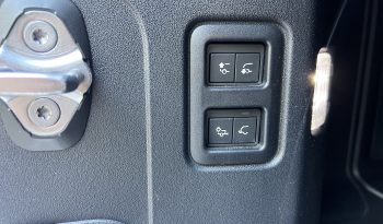 Land Rover Defender 110 3.0d i6 mhev SE awd pieno