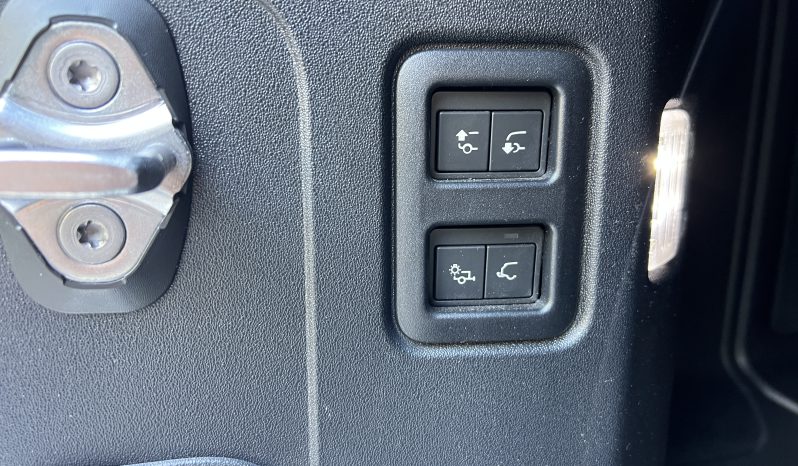 Land Rover Defender 110 3.0d i6 mhev SE awd pieno